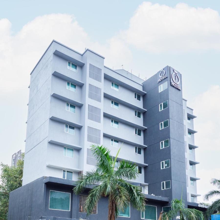 J Hotel And Banquets Mumbai Bagian luar foto