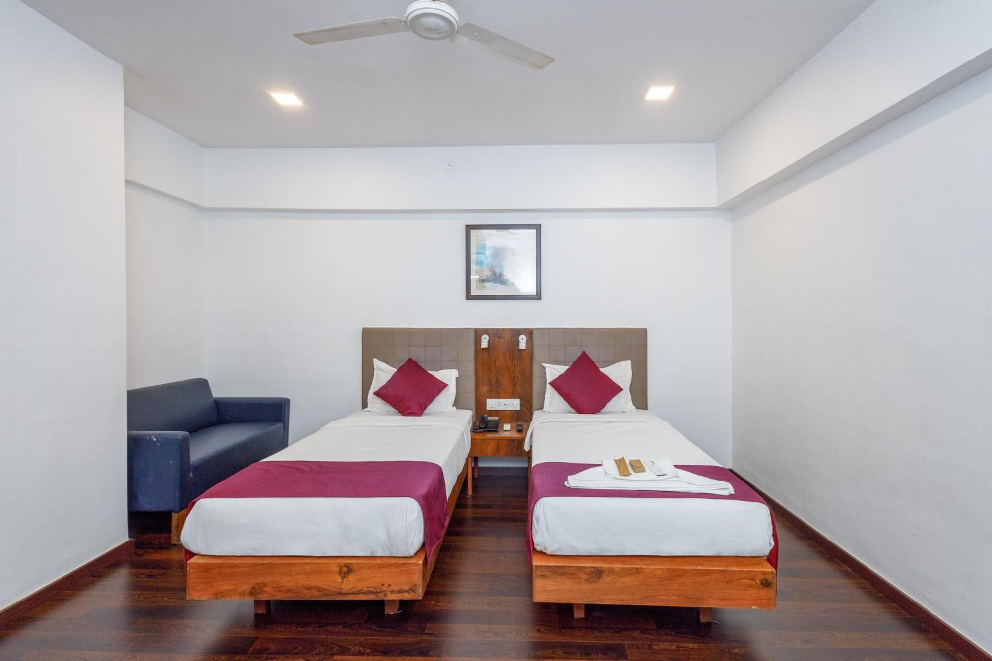 J Hotel And Banquets Mumbai Bagian luar foto